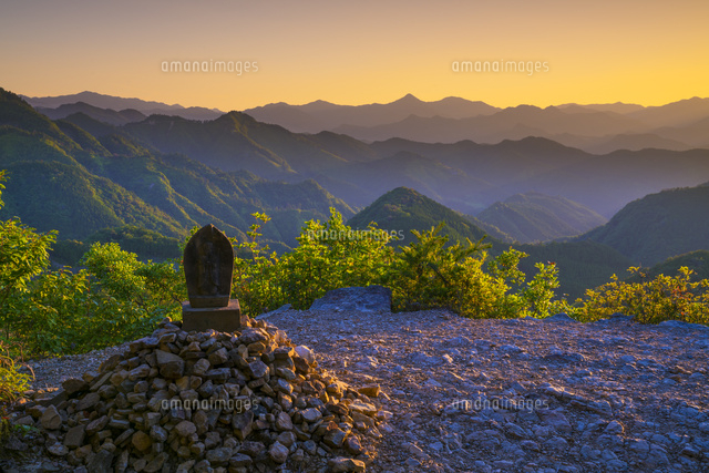 石仏と百間ぐらの夕景
(c)YOSHITSUGU NISHIGAKI/SEBUN PHOTO
