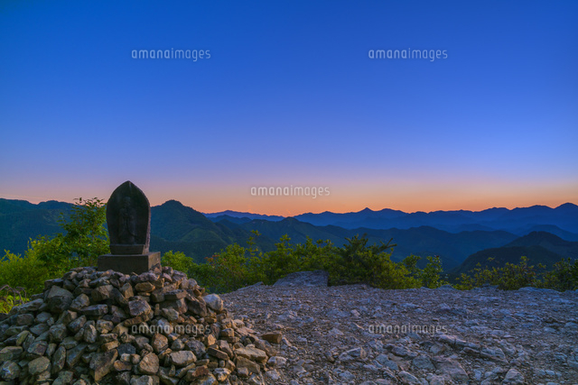 石仏と百間ぐらの夕景
(c)YOSHITSUGU NISHIGAKI/SEBUN PHOTO