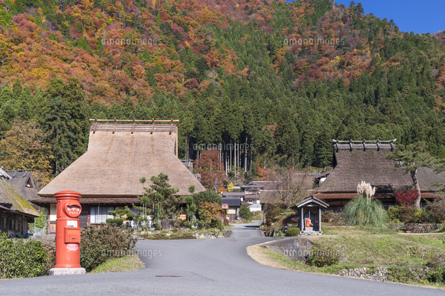 秋のかやぶきの里
(c)YOSHITSUGU NISHIGAKI/SEBUN PHOTO