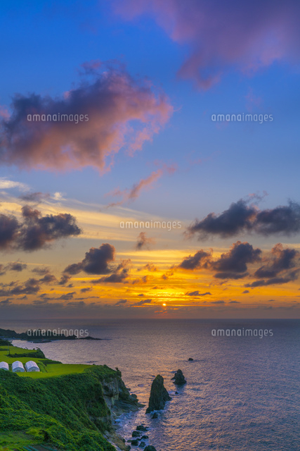 丹後屏風岩と夕日
(c)YOSHITSUGU NISHIGAKI/SEBUN PHOTO