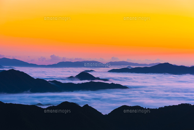 朝の雲海と山並み
(c)YOSHITSUGU NISHIGAKI/SEBUN PHOTO