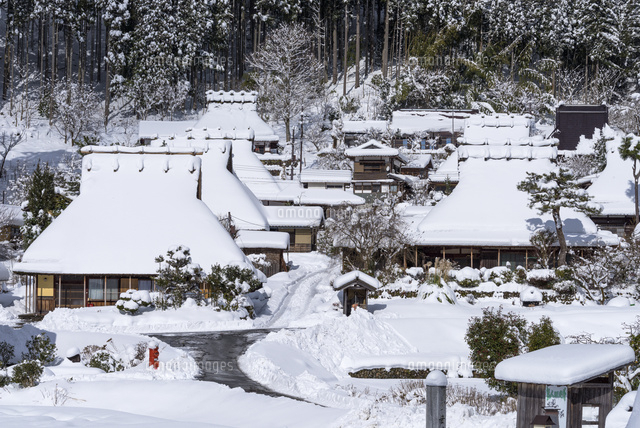 雪のかやぶきの里
(c)YOSHITSUGU NISHIGAKI/SEBUN PHOTO