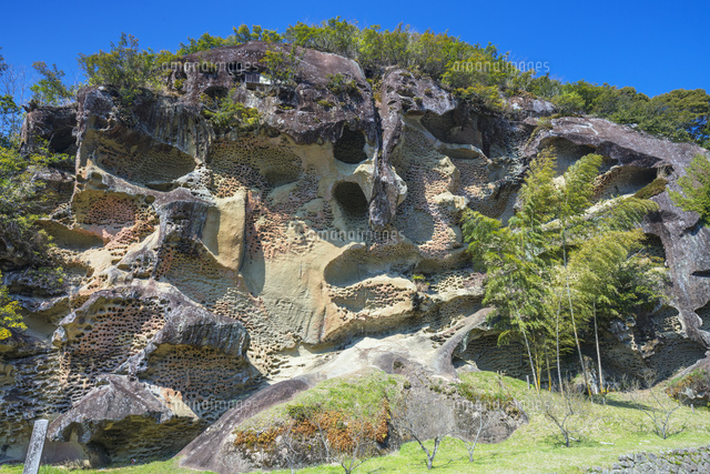 虫喰岩
(c)YOSHITSUGU NISHIGAKI/SEBUN PHOTO