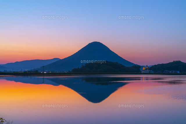 朝の宮池と讃岐富士
(c)YOSHITSUGU NISHIGAKI/SEBUN PHOTO