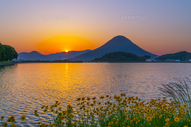 朝日と宮池と讃岐富士
(c)YOSHITSUGU NISHIGAKI/SEBUN PHOTO