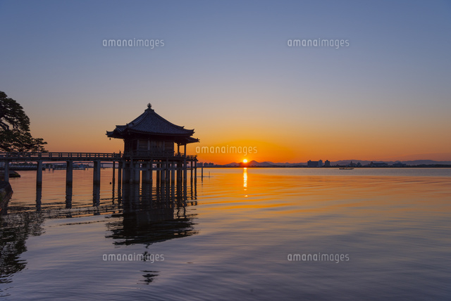 朝の琵琶湖と浮御堂
(c)YOSHITSUGU NISHIGAKI/SEBUN PHOTO