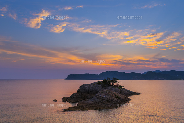 朝の浦富海岸
(c)YOSHITSUGU NISHIGAKI/SEBUN PHOTO