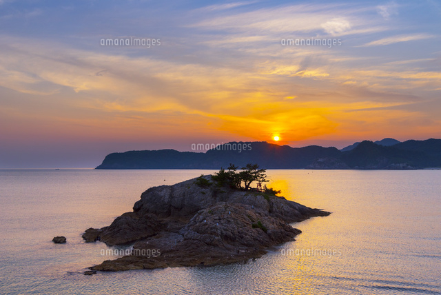 朝の浦富海岸
(c)YOSHITSUGU NISHIGAKI/SEBUN PHOTO