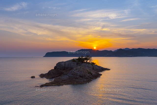 朝の浦富海岸
(c)YOSHITSUGU NISHIGAKI/SEBUN PHOTO