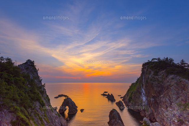 浦富海岸夕景
(c)YOSHITSUGU NISHIGAKI/SEBUN PHOTO