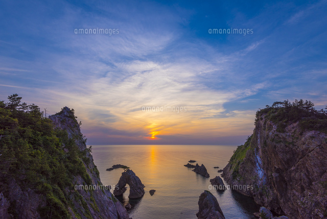 浦富海岸夕景
(c)YOSHITSUGU NISHIGAKI/SEBUN PHOTO