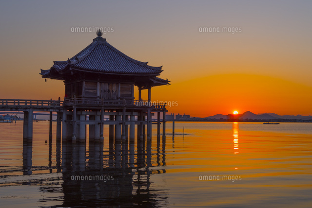 朝の琵琶湖と浮御堂
(c)YOSHITSUGU NISHIGAKI/SEBUN PHOTO