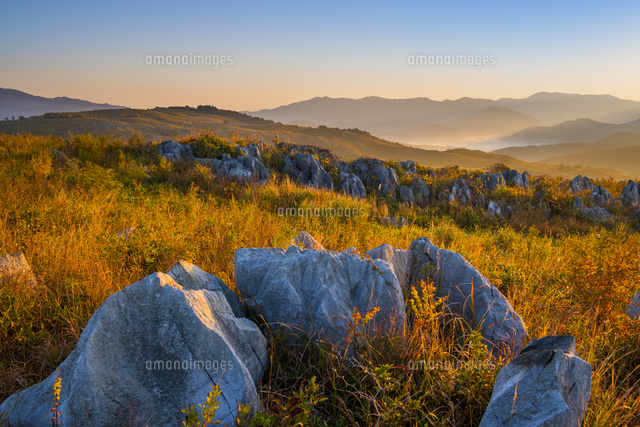 朝の秋吉台
(c)YOSHITSUGU NISHIGAKI/SEBUN PHOTO