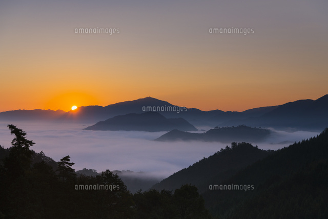 朝の雲海と竹田城跡
(c)YOSHITSUGU NISHIGAKI/SEBUN PHOTO