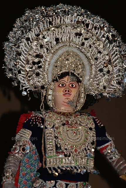 民族衣装と髪飾りをつけた人形 CHDUダンス インド
(c)JITENDRE S. OLANIYA/SEBUN PHOTO