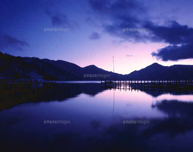 中禅寺湖の夕景 日光市 栃木県
(c)NORIKAZU KATSUI/SEBUN PHOTO