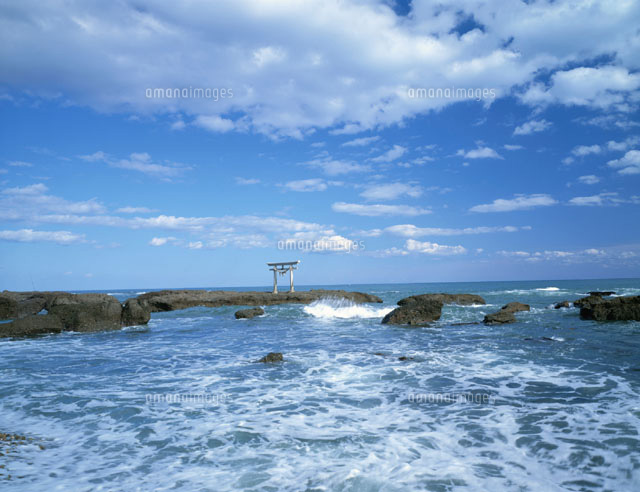 大洗海岸と磯前神社の鳥居 茨城県
(c)NORIKAZU KATSUI/SEBUN PHOTO