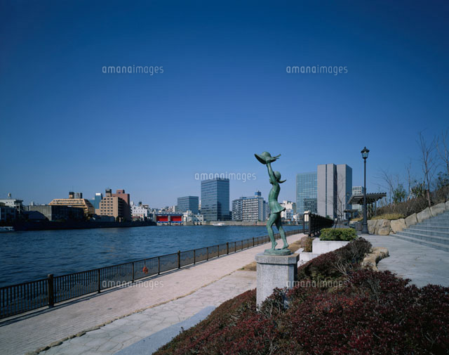 佃公園と高層ビル 東京都
(c)IKUO NONAKA/SEBUN PHOTO