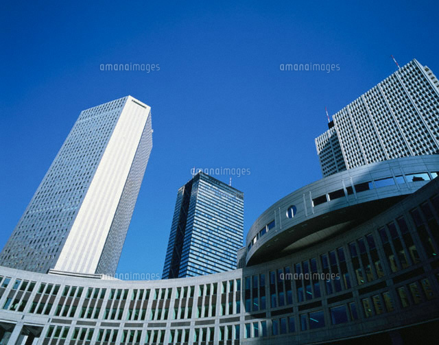 都庁前の円形広場と高層ビル 新宿区 東京都
(c)IKUO NONAKA/SEBUN PHOTO