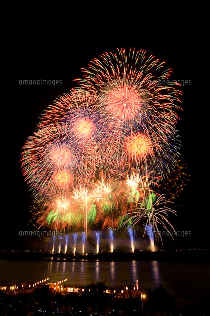 長岡まつりの花火
(c)NIIGATA PHOTO LIBRARY/SEBUN PHOTO