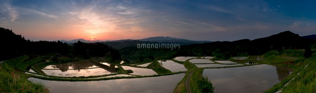 朝日に光る水田
(c)NIIGATA PHOTO LIBRARY/SEBUN PHOTO