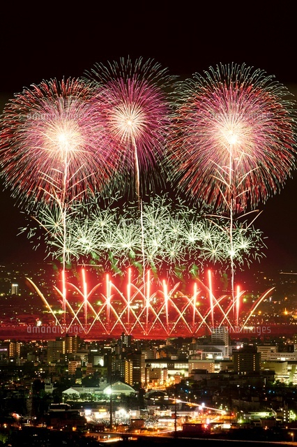 長岡まつり花火
(c)NIIGATA PHOTO LIBRARY/SEBUN PHOTO