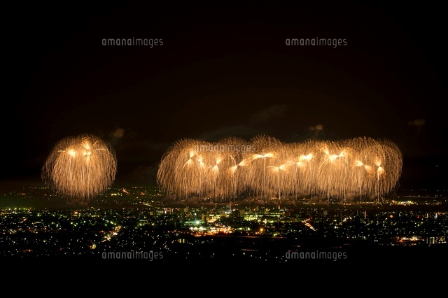 長岡まつりの花火
(c)NIIGATA PHOTO LIBRARY/SEBUN PHOTO