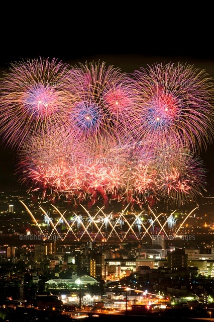 長岡まつり花火
(c)NIIGATA PHOTO LIBRARY/SEBUN PHOTO