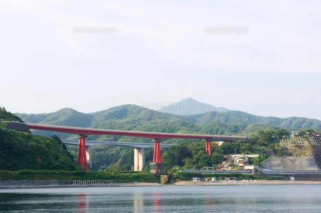 米山大橋と米山
(c)NIIGATA PHOTO LIBRARY/SEBUN PHOTO