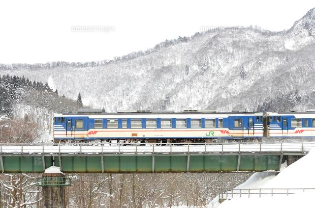 雪の中を走る電車
(c)NIIGATA PHOTO LIBRARY/SEBUN PHOTO