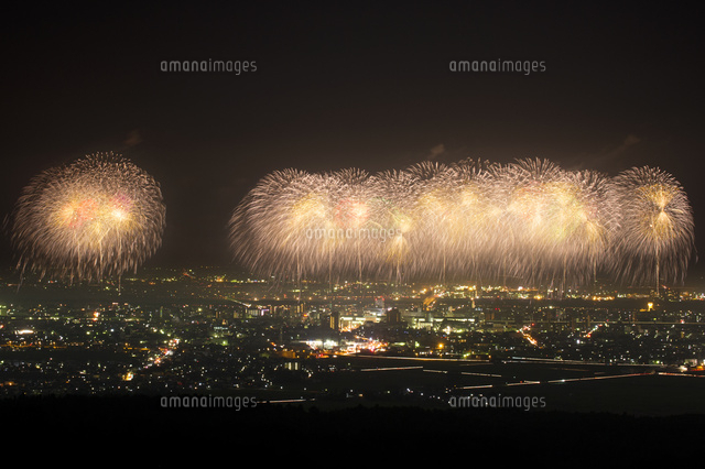 長岡祭りの花火大会
(c)NIIGATA PHOTO LIBRARY/SEBUN PHOTO