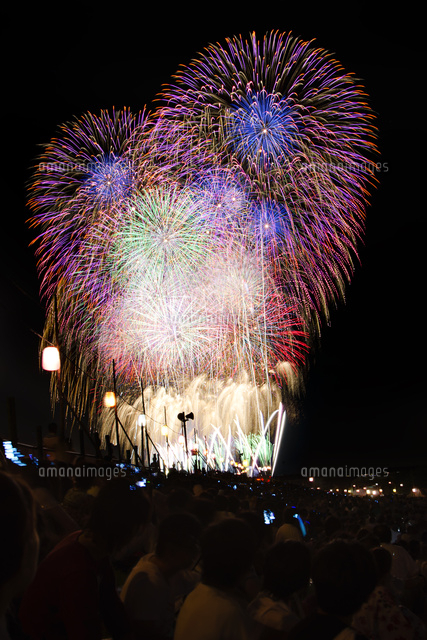 長岡祭りの花火大会
(c)NIIGATA PHOTO LIBRARY/SEBUN PHOTO