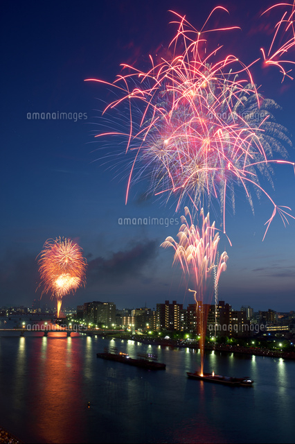 新潟祭りの花火大会
(c)NIIGATA PHOTO LIBRARY/SEBUN PHOTO