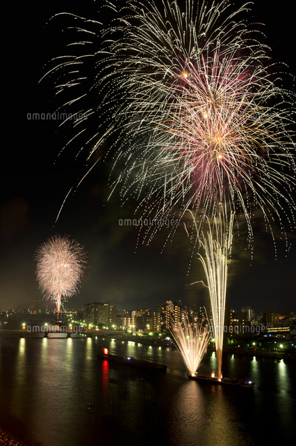 新潟祭りの花火大会
(c)NIIGATA PHOTO LIBRARY/SEBUN PHOTO