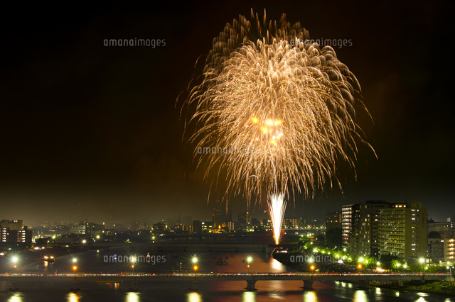 新潟祭りの花火大会
(c)NIIGATA PHOTO LIBRARY/SEBUN PHOTO