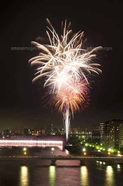 新潟祭りの花火大会
(c)NIIGATA PHOTO LIBRARY/SEBUN PHOTO