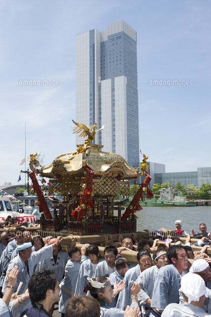 新潟祭りの水上みこし渡御
(c)NIIGATA PHOTO LIBRARY/SEBUN PHOTO