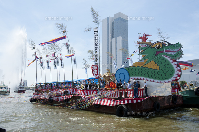新潟祭りの水上みこし渡御
(c)NIIGATA PHOTO LIBRARY/SEBUN PHOTO