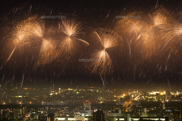 長岡祭りの花火大会
(c)NIIGATA PHOTO LIBRARY/SEBUN PHOTO