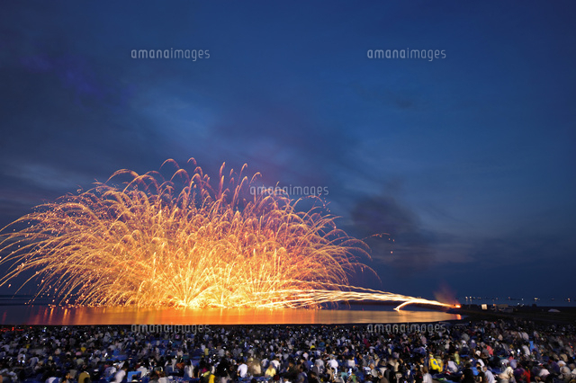 ぎおん柏崎まつりの海の大花火大会
(c)NIIGATA PHOTO LIBRARY/SEBUN PHOTO