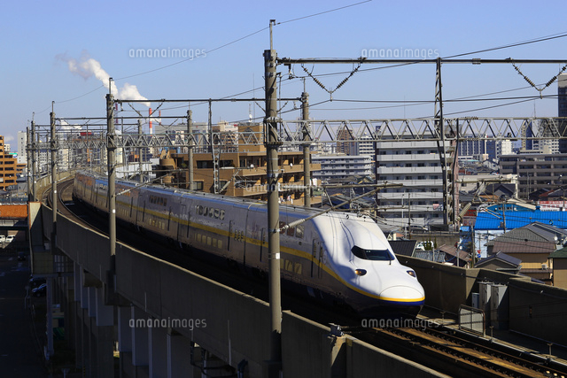高架橋を走る上越新幹線
(c)NIIGATA PHOTO LIBRARY/SEBUN PHOTO