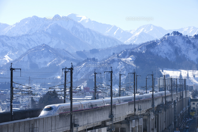 高架橋を走る上越新幹線
(c)NIIGATA PHOTO LIBRARY/SEBUN PHOTO