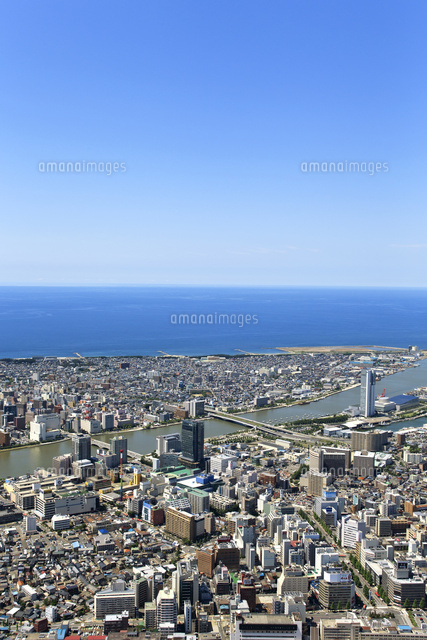 新潟駅南口方向から日本海方面を望む空撮
(c)NIIGATA PHOTO LIBRARY/SEBUN PHOTO