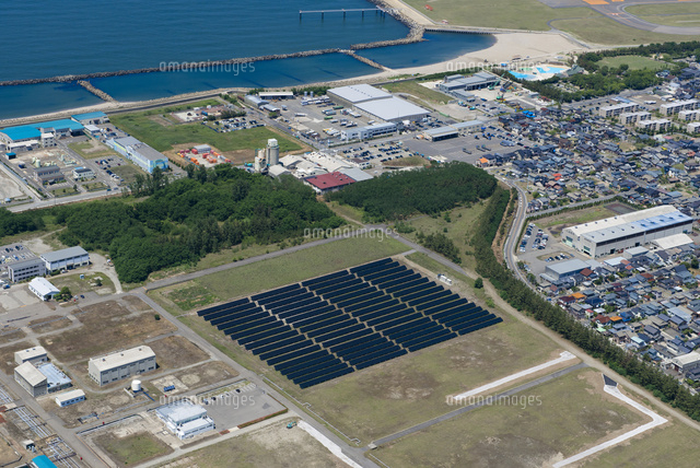 新潟雪国型メガソーラー発電所付近の空撮
(c)NIIGATA PHOTO LIBRARY/SEBUN PHOTO