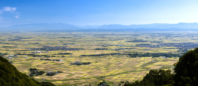 飯豊連峰と秋の田園風景
(c)NIIGATA PHOTO LIBRARY/SEBUN PHOTO