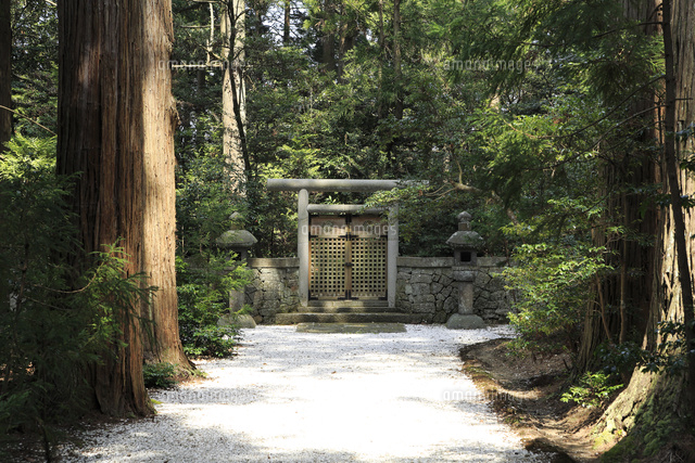 新緑の真野御陵
(c)NIIGATA PHOTO LIBRARY/SEBUN PHOTO