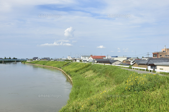 中ノ口川と道路
(c)NIIGATA PHOTO LIBRARY/SEBUN PHOTO
