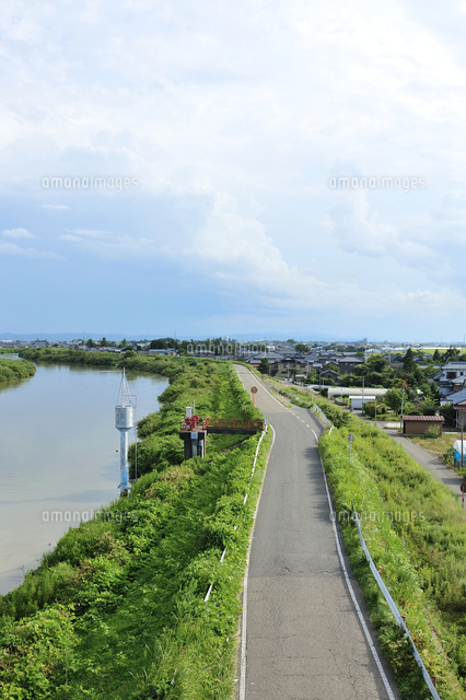 味方橋より中ノ口川と道路と町並み
(c)NIIGATA PHOTO LIBRARY/SEBUN PHOTO