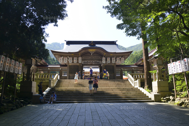 弥彦神社の随神門
(c)NIIGATA PHOTO LIBRARY/SEBUN PHOTO