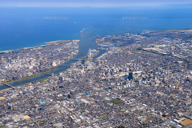 信濃川河口周辺の空撮
(c)NIIGATA PHOTO LIBRARY/SEBUN PHOTO